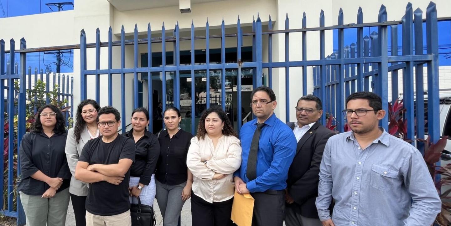 El Salvador endurece persecución a periodistas y defensores de derechos humanos